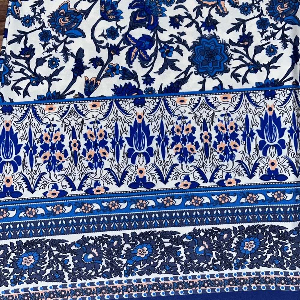 KNAPP STUDIO WHITE TANK WITH blue floral design - Picture 10 of 11